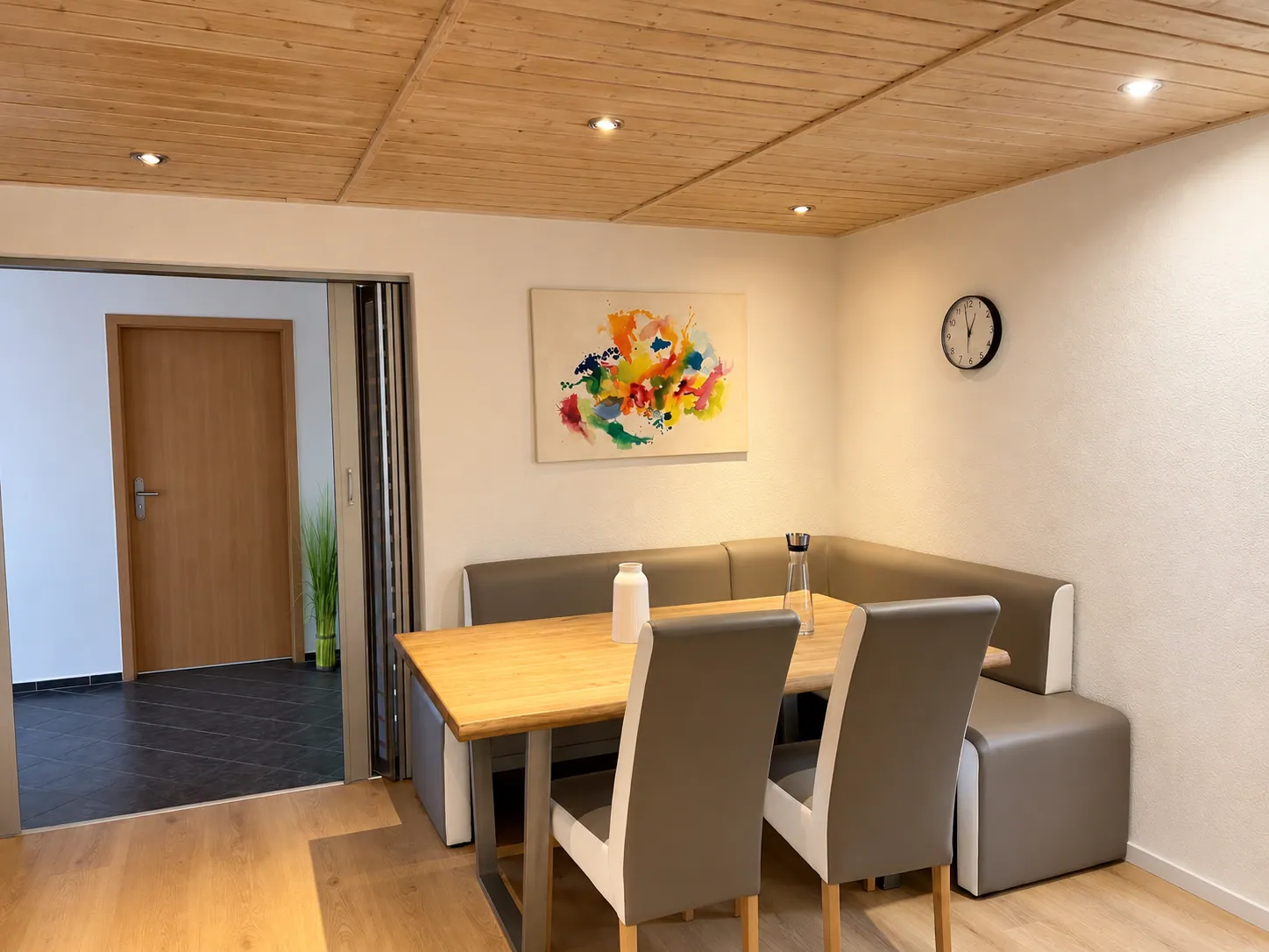 Esstisch mit Stühlen und Eckbank – AVIVA Seepanorama in Bodman