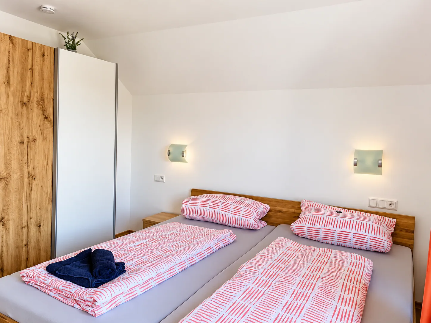 Weiterer Blick in das Schlafzimmer mit Doppelbett – AVIVA Sonnendeck in Bodman