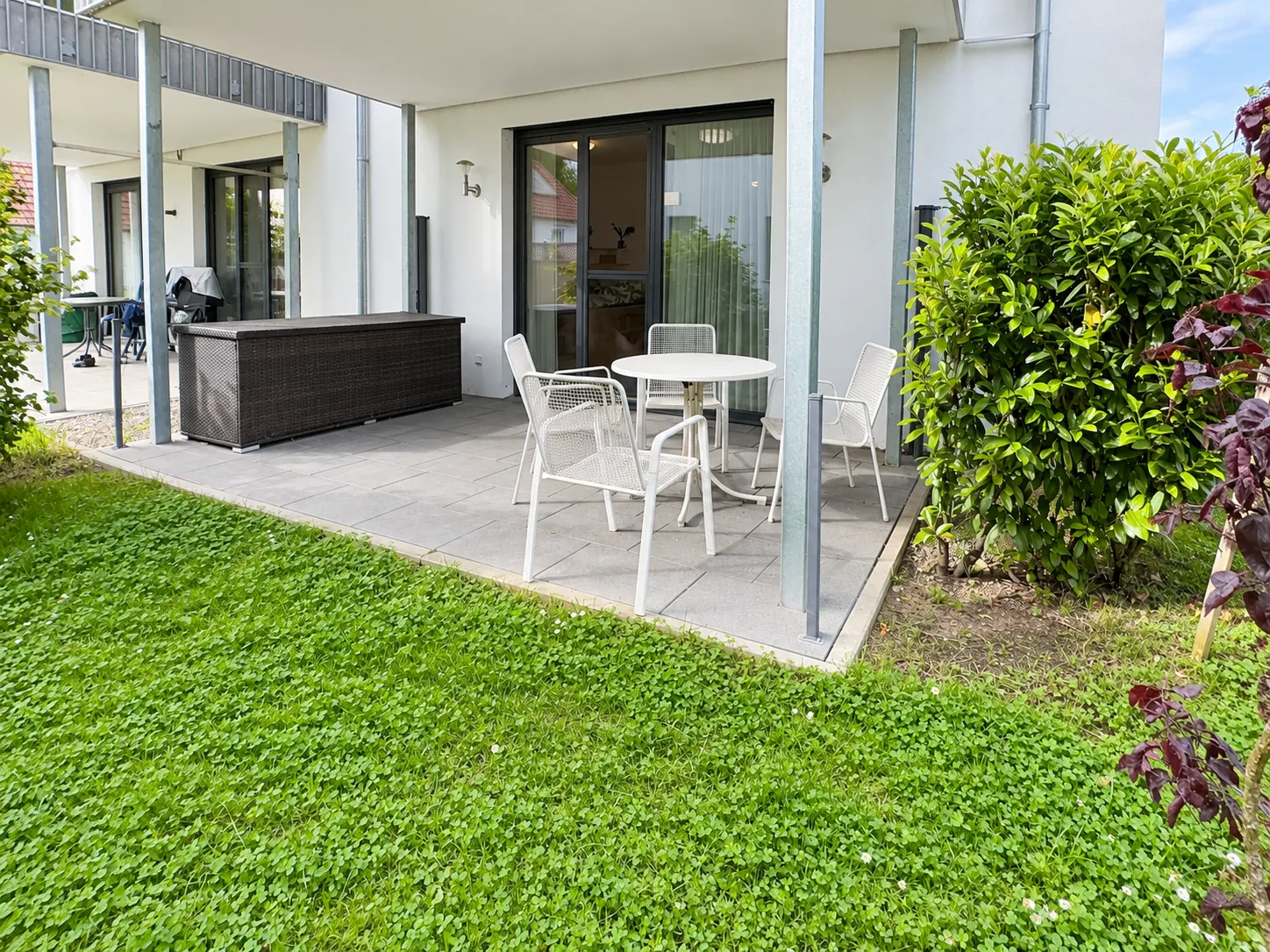 Terrasse mit Garten der FeWo Weiler – FeWo Weiler in Moos