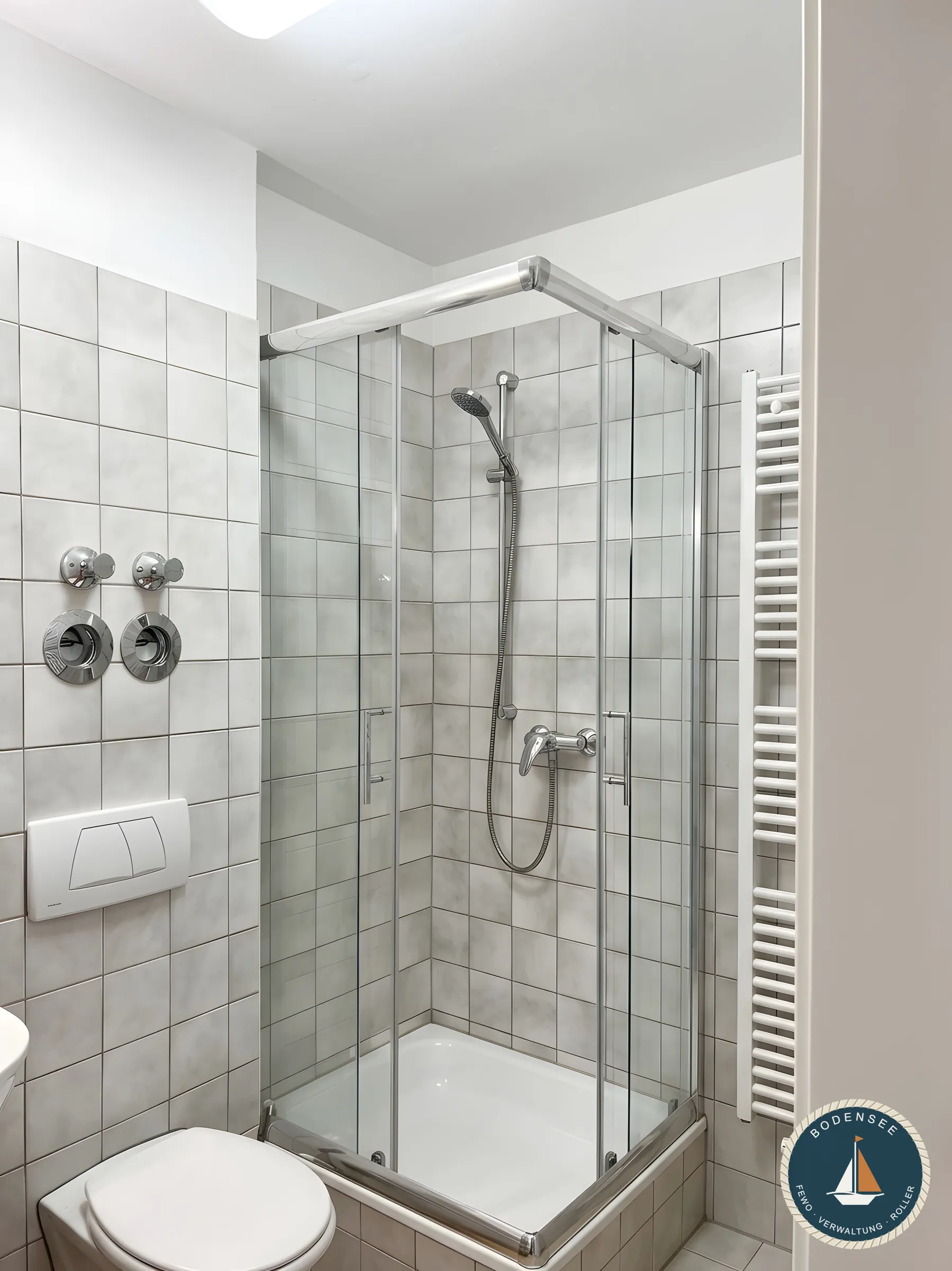 Dusche im Bad des Zum Hinteren Kranich in Konstanz – Zum Hinteren Kranich in Konstanz